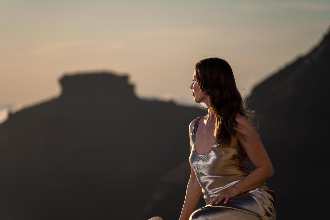 Airth Santorini Suites Firostefani Exteriör bild
